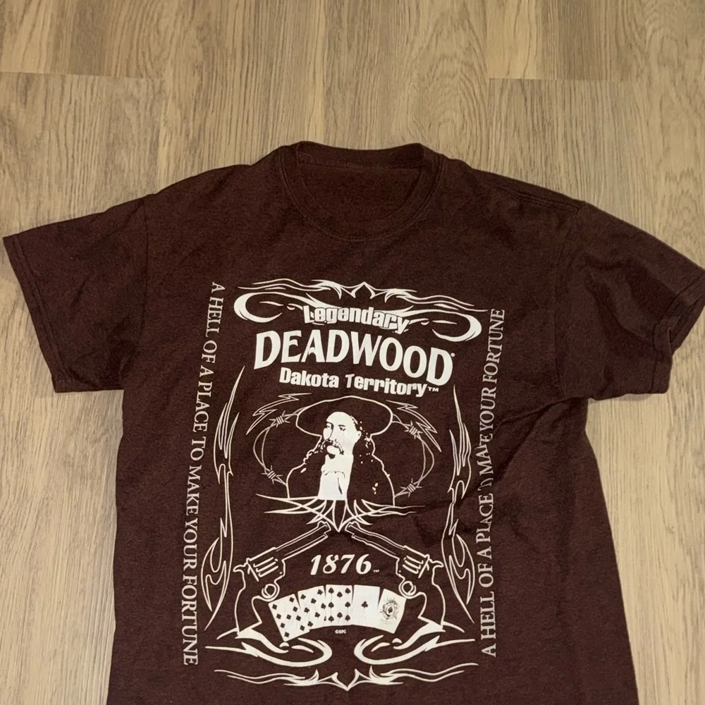 ⭐️Legendary Deadwood‎ Brown T-Shirt⭐️